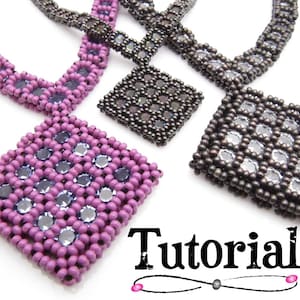 Puede incluir: Primer plano de tres collares de cuentas con colgantes cuadrados. Uno es morado con detalles plateados, y los otros dos son de color gris oscuro con detalles plateados. La palabra "Tutorial" está escrita en negro.