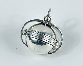 Vintage 925 Sterling Silver 6 Photo Ball Locket Accordion Memory Orb Pendant