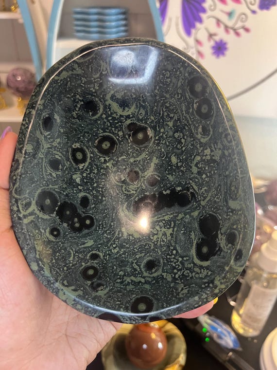 Kambaba jasper bowl 148 mm long 122 mm wide 33 mm thick