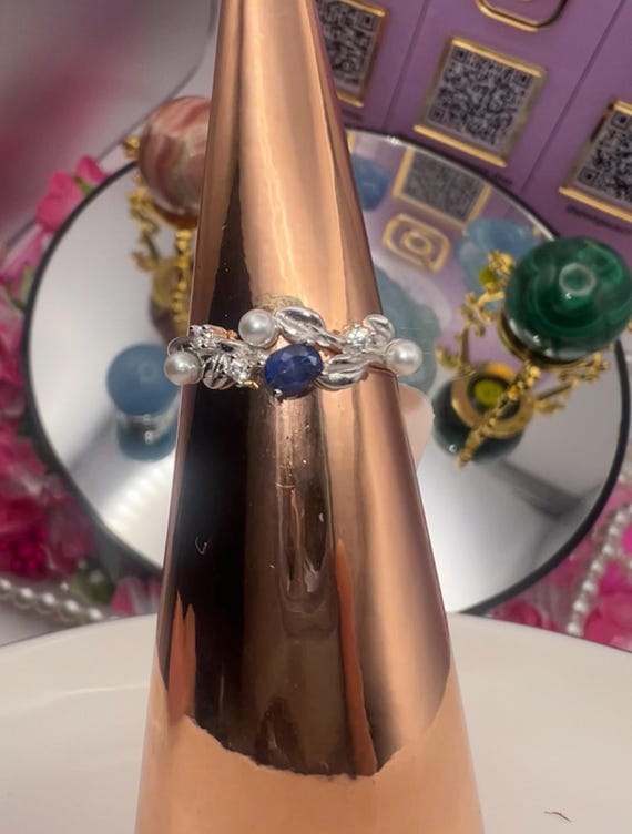 Sapphire with mini pearls on 925 silver