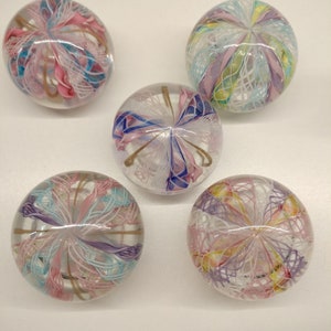 Paperweight in zanfirico and filigree. Home furnishings. Table paperweight