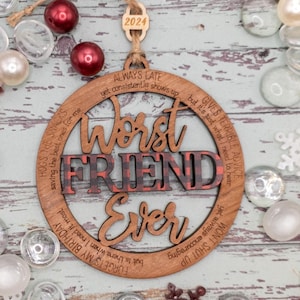 Divertente ornamento in legno inciso con la scritta &quot;Il peggior amico di sempre&quot; / regalo sarcastico