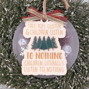 子育てを楽しく描いたクリスマスオーナメント：手作りのホリデーユーモアギフト