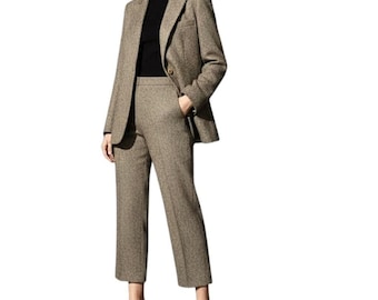 Completo blazer pantalone vintage in lana e seta, nero e marrone chiaro, stile old money, modello spina di pesce, 12