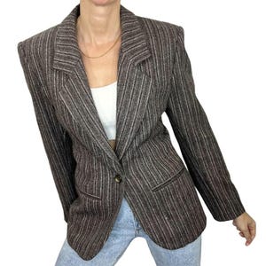 Vintage tailored preppy old money tweed stripe brown taupe black fitted jacket blazer