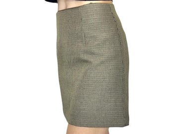 Minifalda corta de corte A, estilo minimalista vintage de los 90, en beige, negro y caqui con estampado de cuadros pata de gallo.