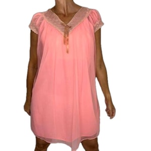 Vintage 60s Queentex coral chiffon beige lace gathered flowy short babydoll nightgown nighty M