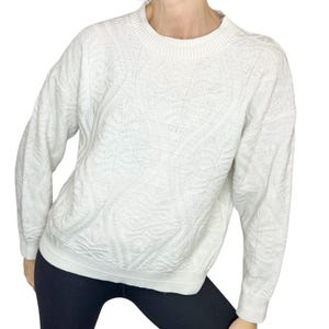 Vintage Grace white crew neck textured cable knit pullover grandmacore sweater