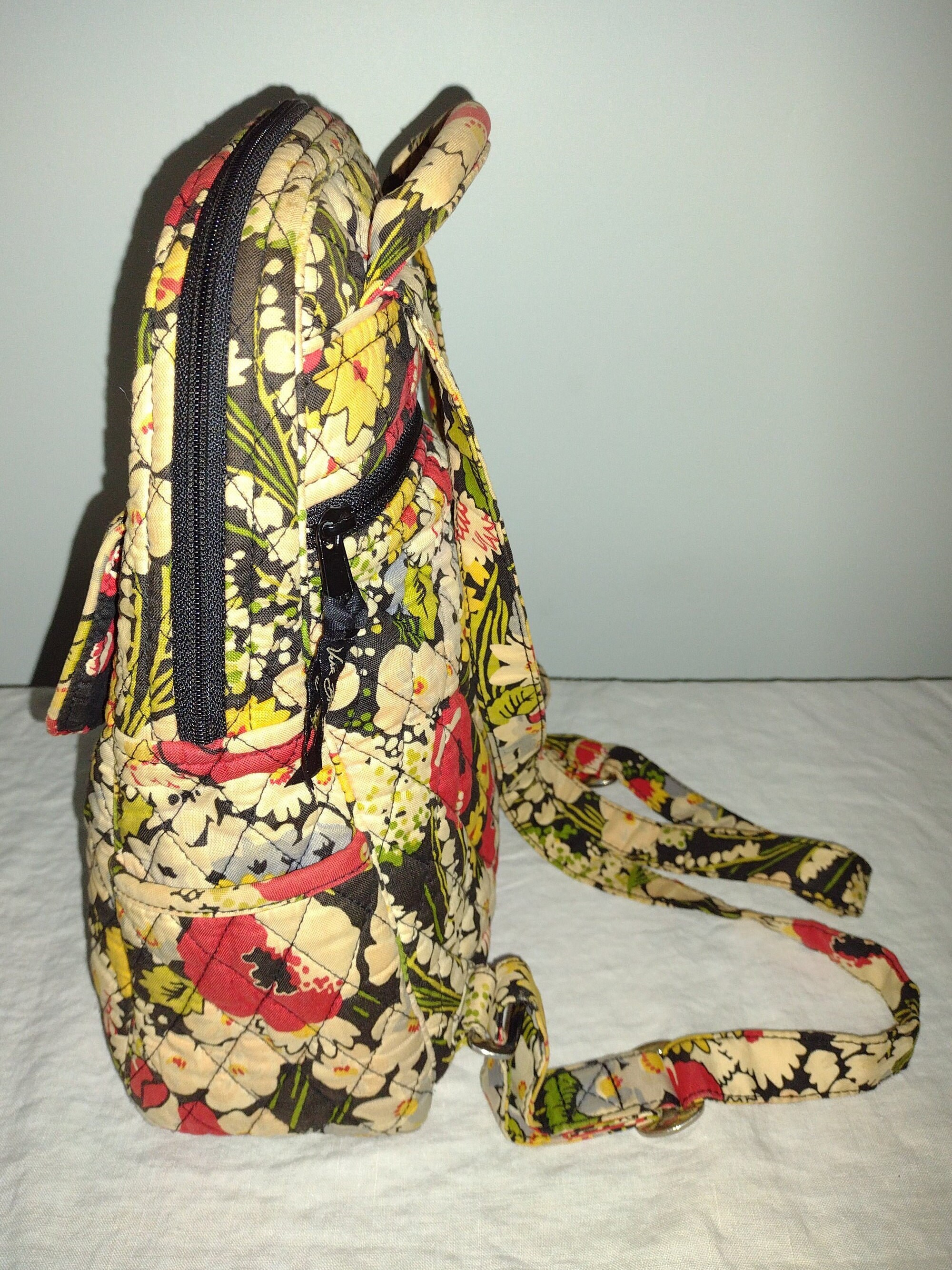 ヴェラブラッドリー Quilted amy back pack 花柄 レザー 黒 ヴェラブラッドリー Quilted amy back pack 花柄 レザー 黒