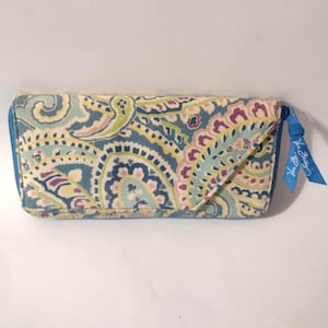 Vera Bradley Travel Organizer Wallet Size 5x10. Zip Around. Excellent Condition.