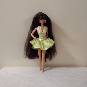 Vintage Brunette Long Hair Barbie Doll Year 1966. Wear Green Dress, And Jewelry. Cut  And Style Mattel Inc. Made In China.