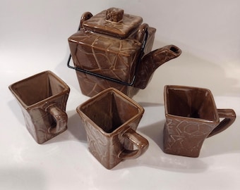 Lot de 3 théières en grès Canyon Pier 1 Canyon. Va au lave-vaisselle. Théière 4,5 pouces de haut, 3 tasses de 3 pouces de haut.