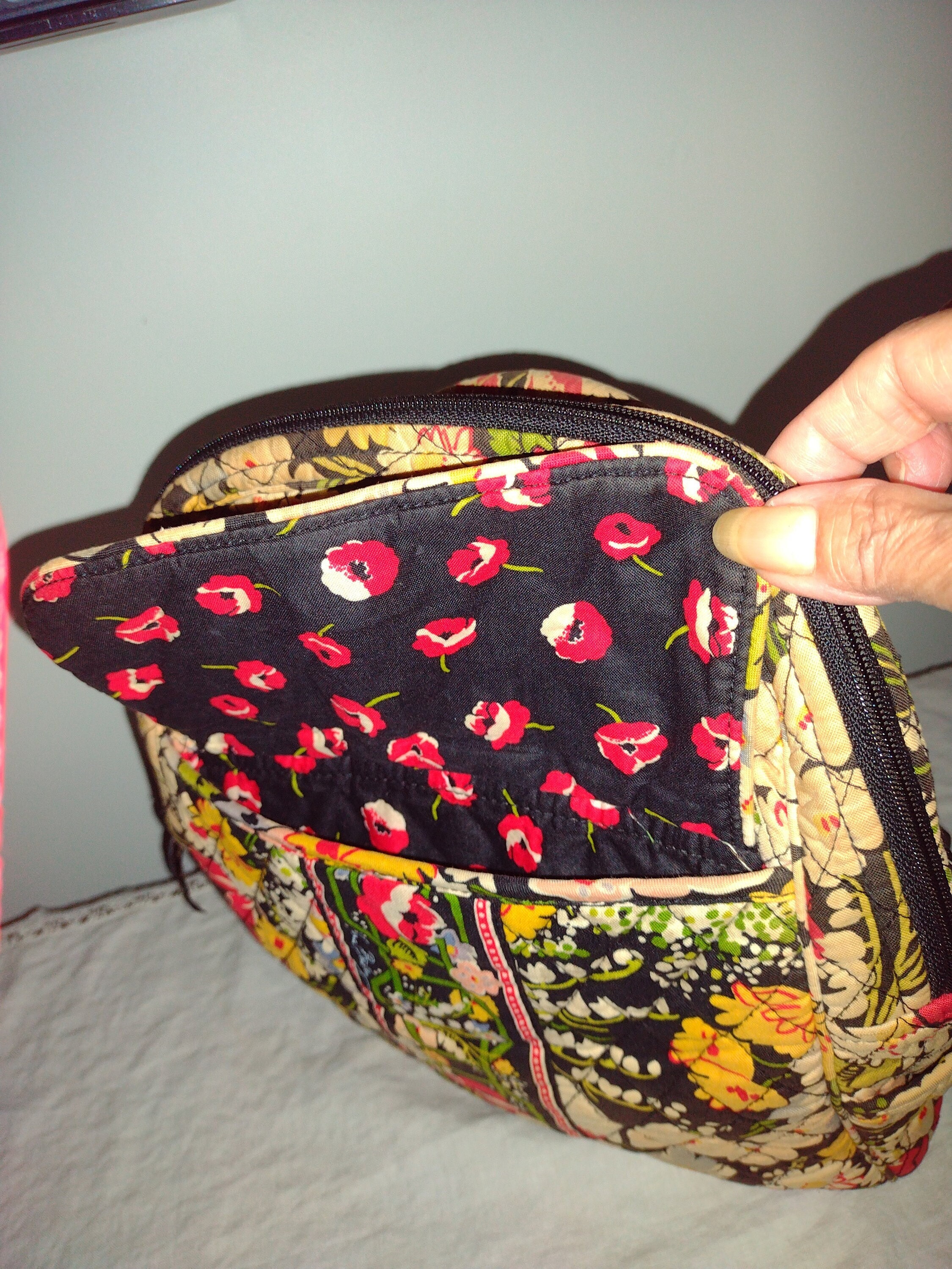 ヴェラブラッドリー Quilted amy back pack 花柄 レザー 黒 ヴェラブラッドリー Quilted amy back pack 花柄 レザー 黒
