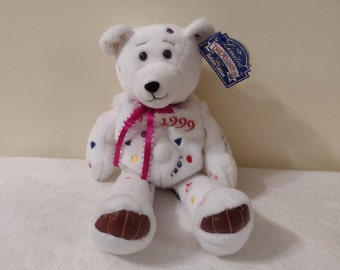 Vintage Limited Treasures Holiday Edition Bear 1999-#23814.  Retired December 25, 1998. Handmade in China.