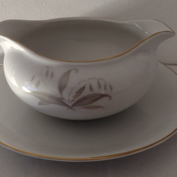 Vintage Kayson's Fine China Gravy Bowl-Made In Japan. Size 10x9.