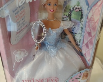 Vintage prinses bruid barbiepop. Mattel-jaar 2000 #28251. In originele doos. Maat: 11" hoog. Gemaakt in Indonesië.