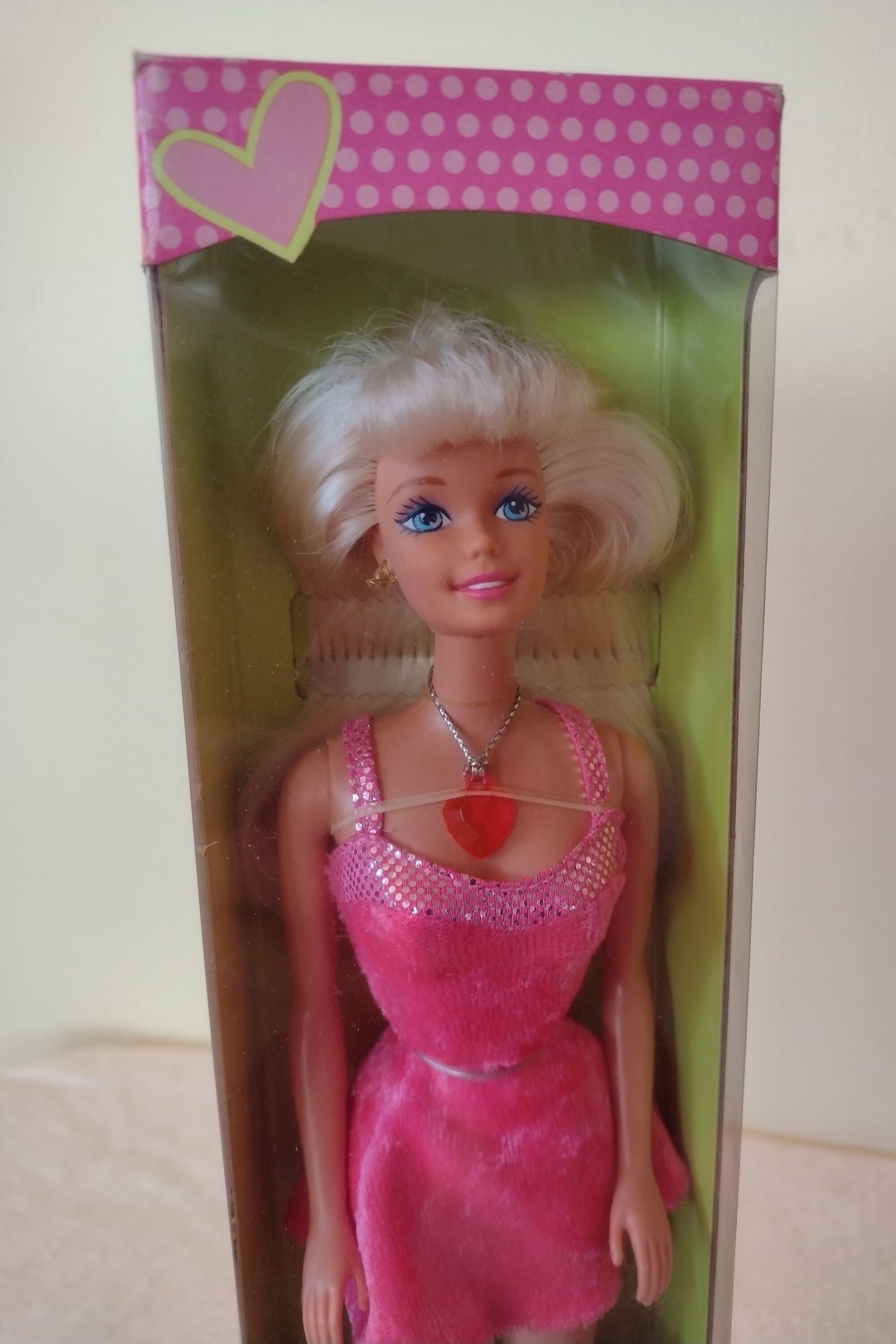 barbie heart retro sweetheart dress Vintage SWEETHEART BARBIE Doll. Mattel 1997. Dress in Pink. Barbie Wear A Heart Necklace, and Earrings. Made in Indonesia