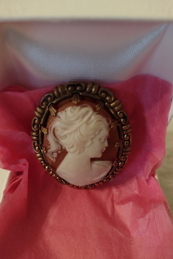 Vintage Germany Cameo Pink Brooch. Gold Toned Set… - image 3