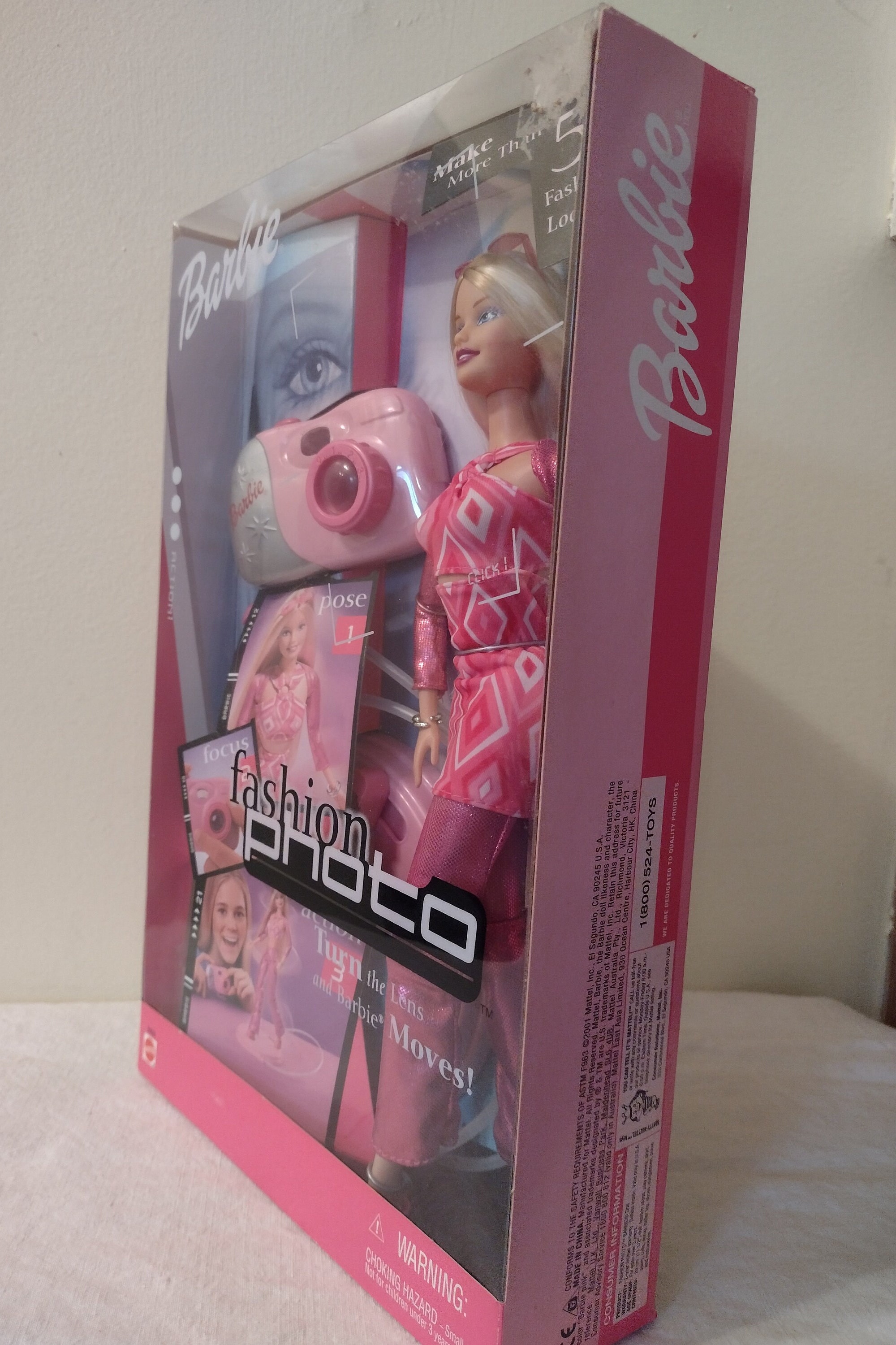 2001 年ヴィンテージ写真ファッション バービー人形。人形のレンズが