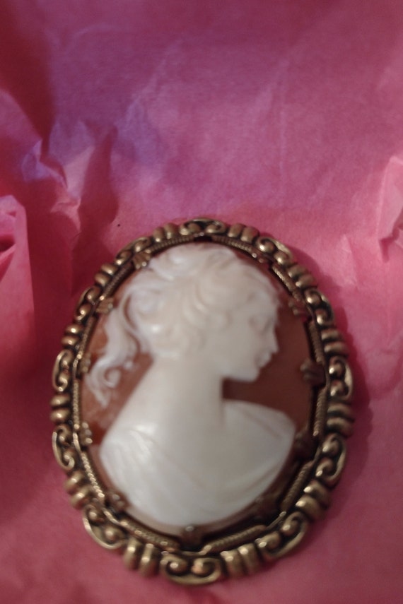 Vintage Germany Cameo Pink Brooch. Gold Toned Set… - image 4