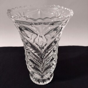 Vintage Studio Crystal Flower Vase. Size 6&quot; Tall, 4&quot; Top Wide. Clear Glass Silversmiths Vase. Made In China.