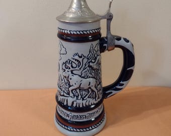 Boccale da birra vintage Avon con coperchio, 1976. Altezza 9,5". Prodotto in Brasile.