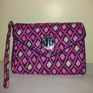 Vintage Vera Bradley Wristlet Wallet. Silver Twist Lock. All In One Wallet. Pink Diamonds Pattern. Size 5&quot; Tall, 6.5&quot; Wide. Made In Vietnam.