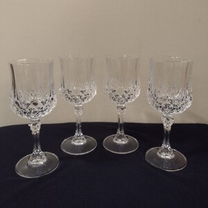 Vintage 4er Set Kristall Wein Gläser. Diamantschliff, runde Form. Größe 16,5 cm hoch. 20 cm breit. Neuwertiger Zustand.