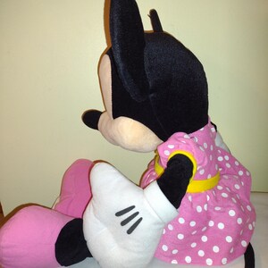 VINTAGE DISNEY  MINNIE MOUSE PLUSH DOLL. SIZE 25" TALL. EXCELLENT CONDITION. MADE IN USA.