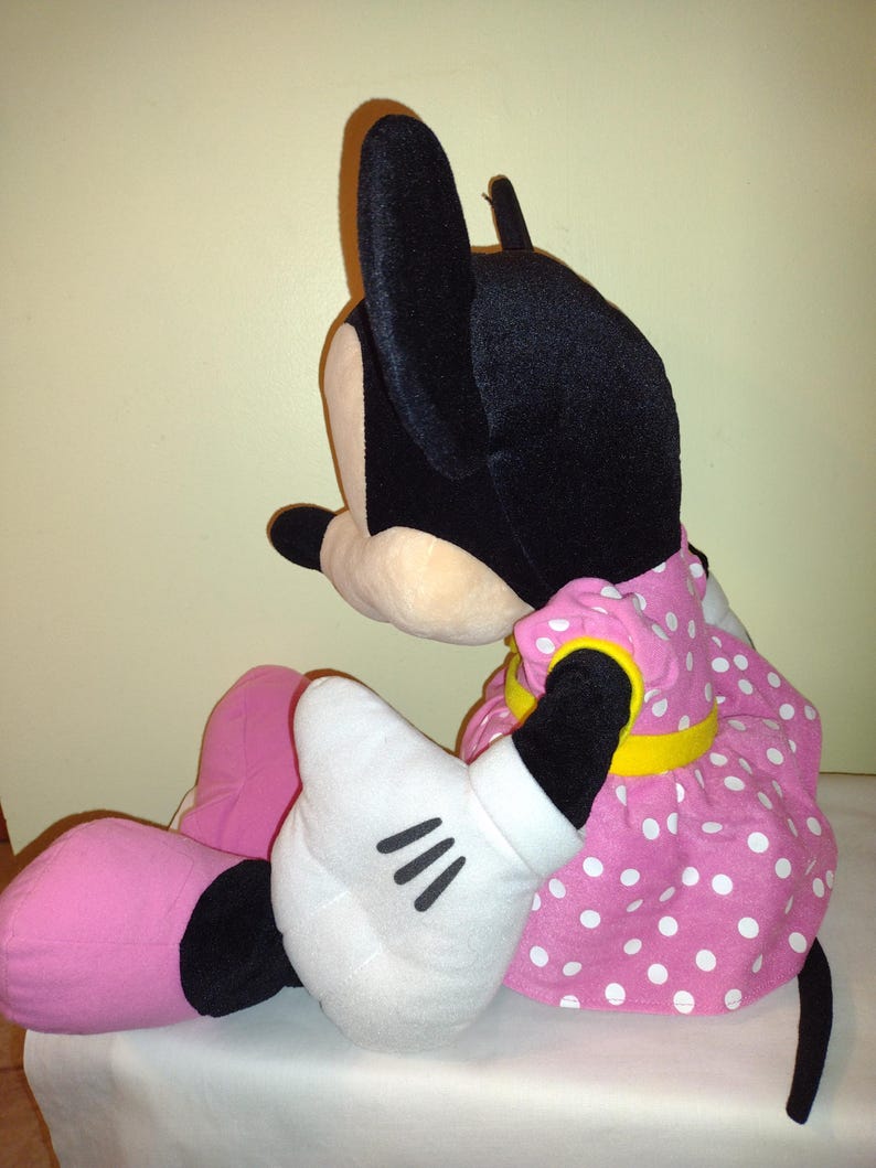 VINTAGE DISNEY  MINNIE MOUSE PLUSH DOLL. SIZE 25" TALL. EXCELLENT CONDITION. MADE IN USA.