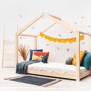 Montessori House Bed – Natural Wood, Minimalist Bed Lit Cabane Pipit