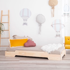 Montessori Vano Bed for Kids – Natural Wood House-Style Children’s Furniture