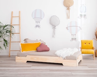 Cama Montessori Vano para niños – Muebles infantiles de madera natural con diseño de casita.