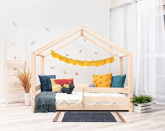 Cama Montessori Pipit para niños con barandilla horizontal de seguridad – Diseño de cabaña iluminada en madera natural