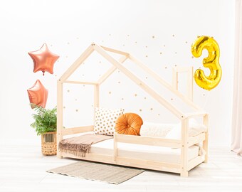 Cama infantil Montessori Tilki II con barandilla de seguridad – Madera natural, diseño escandinavo