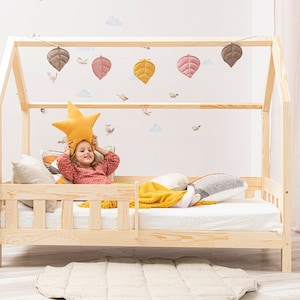 Montessori House Bed – Meli Wooden Kids’ Bed with Safety Rail, Natural Wood, Scandinavian Design