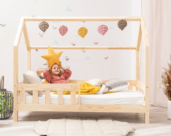 Cama Montessori House – Cama infantil de madera Meli con barandilla de seguridad, madera natural, diseño escandinavo