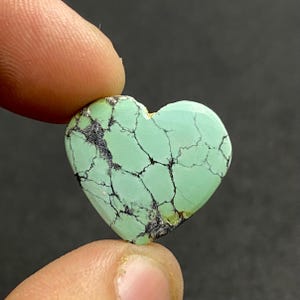Natural Cloud Mountain Turquoise Cabochon...Hubei Cloud Mountain Turquoise Gemstone...Heart Shape Turquoise...20x22x4mm...12Ct