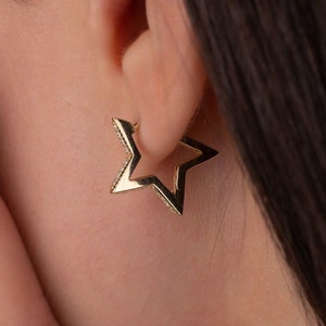 14K Solid Gold Stern Ohrring, Stern Hoop Ohrring, Gold Einzigartige Ohrring, Geschenk für Frauen, Eleganter Ohrring, Geburtstagsgeschenk, Star Huggie Hoop, Zierlich