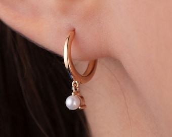 Perle Hoop Ohrring, Perlentropfen Ohrring, 14k solid Rose Gold Ohrring, kleine Hoop, Huggie Hoop, baumeln Perlenohrring, Brautjungfer Geschenke