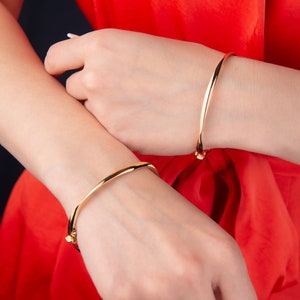 14k massief gouden armband, gouden scharnierarmband, minimalistische armband, cadeau voor vrouwen, jubileumcadeau, eenvoudige armband, scharnierende armband