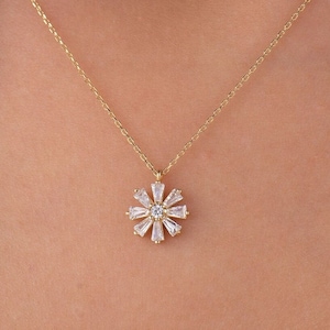 Gold Daisy Necklace, 14k Gold Pendant Necklace, Gold Flower Necklace, Gift for Her, Flower Pendant, Birthday Gift, Floral Necklace, Gemstone