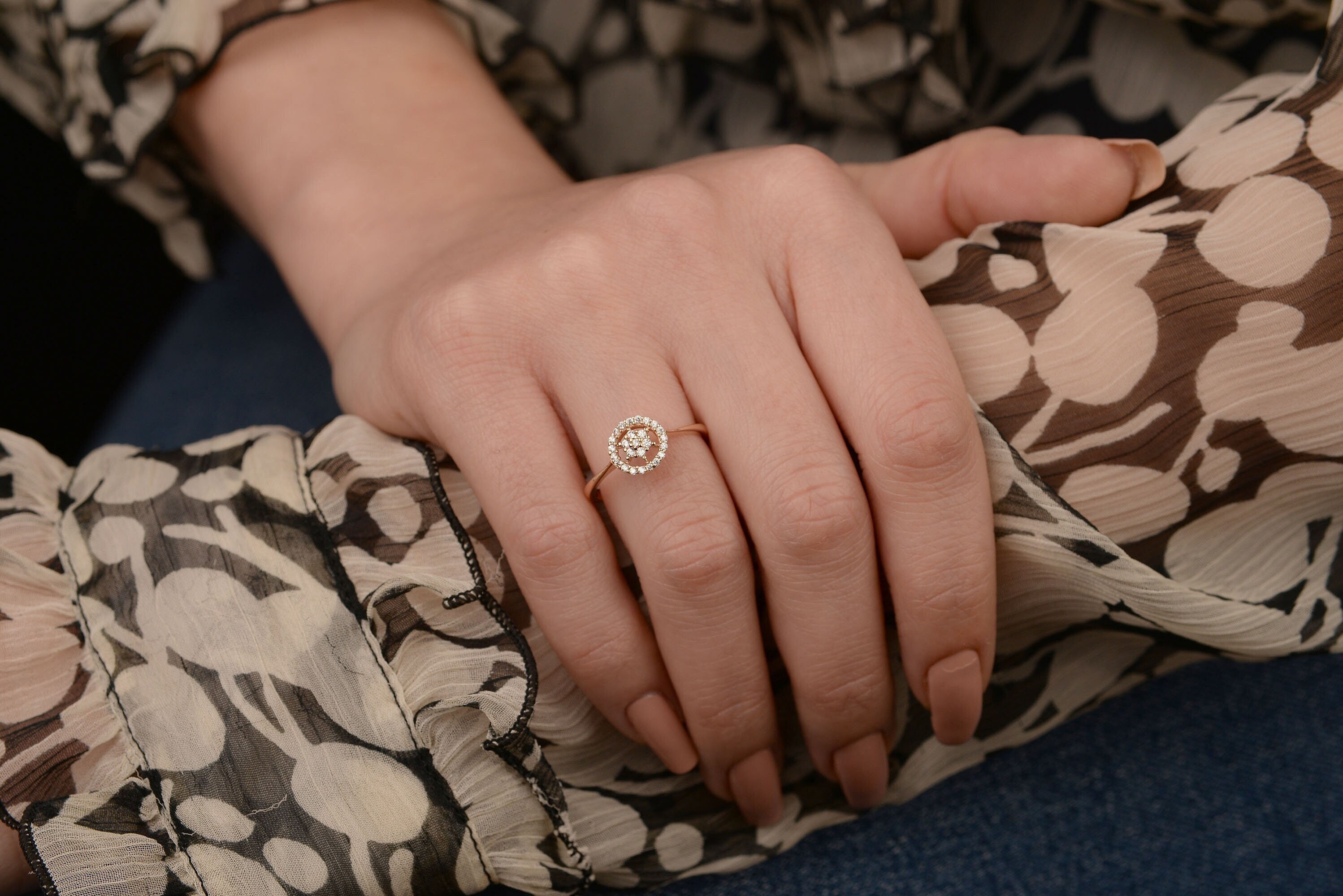 Gold Tiny Flower Ring, Flower in Circle, 14k Solid Gold Ring, Zircon Ring, Dainty, Minimalist, Open Circle, Christmas Gift, Gift for Her