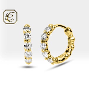 Huggie Hoop Ohrringe / 14K Rose Gold Ohrringe mit rundem Diamant / Handgemachte feine Schmuck Ohrringe / Geschenk Von Chelebi