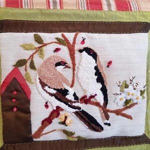 Bird Punch Needle Wall Hanging, Embroidery Patchwork Quilted Home Decor, Cottagecore Decor, Farmhouse Wallboard