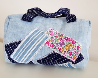 Sminkväska i återvunnet denimmönster: Sminkväska i återvunnet jeansmaterial