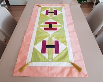 Stor quiltad lapptäckebordslöpare: Modern geometrisk taftdekor