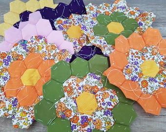Handsytt hexagonblommigt quiltblock: Patchwork-stycke med bomullspoplin