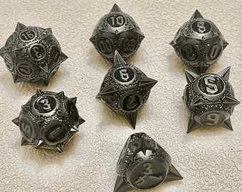 Jeu de dés en métal dnd pour les jeux de rôle, jeu de dés creux à bords tranchants, jeu de dés Metal d&d, donjons métalliques et jeu de dés dragons dnd