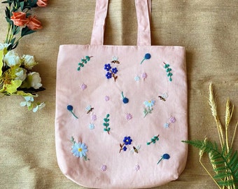 Hand Embroidered Daisy Bee Pink Linen Bag, Cute Floral Market Bag, Eco Friendly Grocery Bag, Aesthetic Bag, Handmade Tote Bag